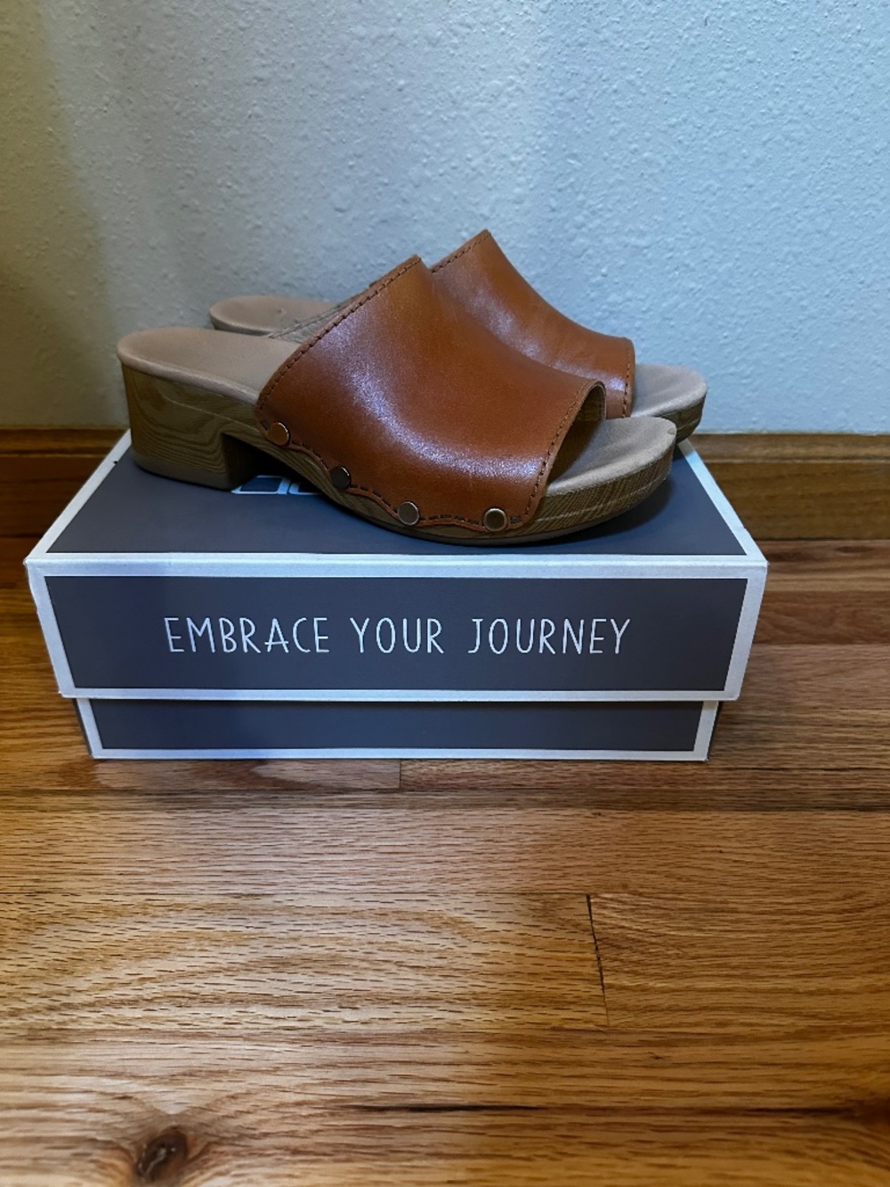 Dansko Giana Full Grain Tan Clogs size 40 - Picture 1 of 4